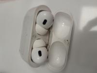 CS2139/2026 WHITE AIRPODS